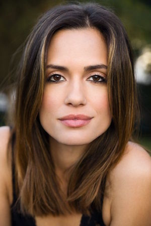 Torrey DeVitto tüm dizileri dizigom'da