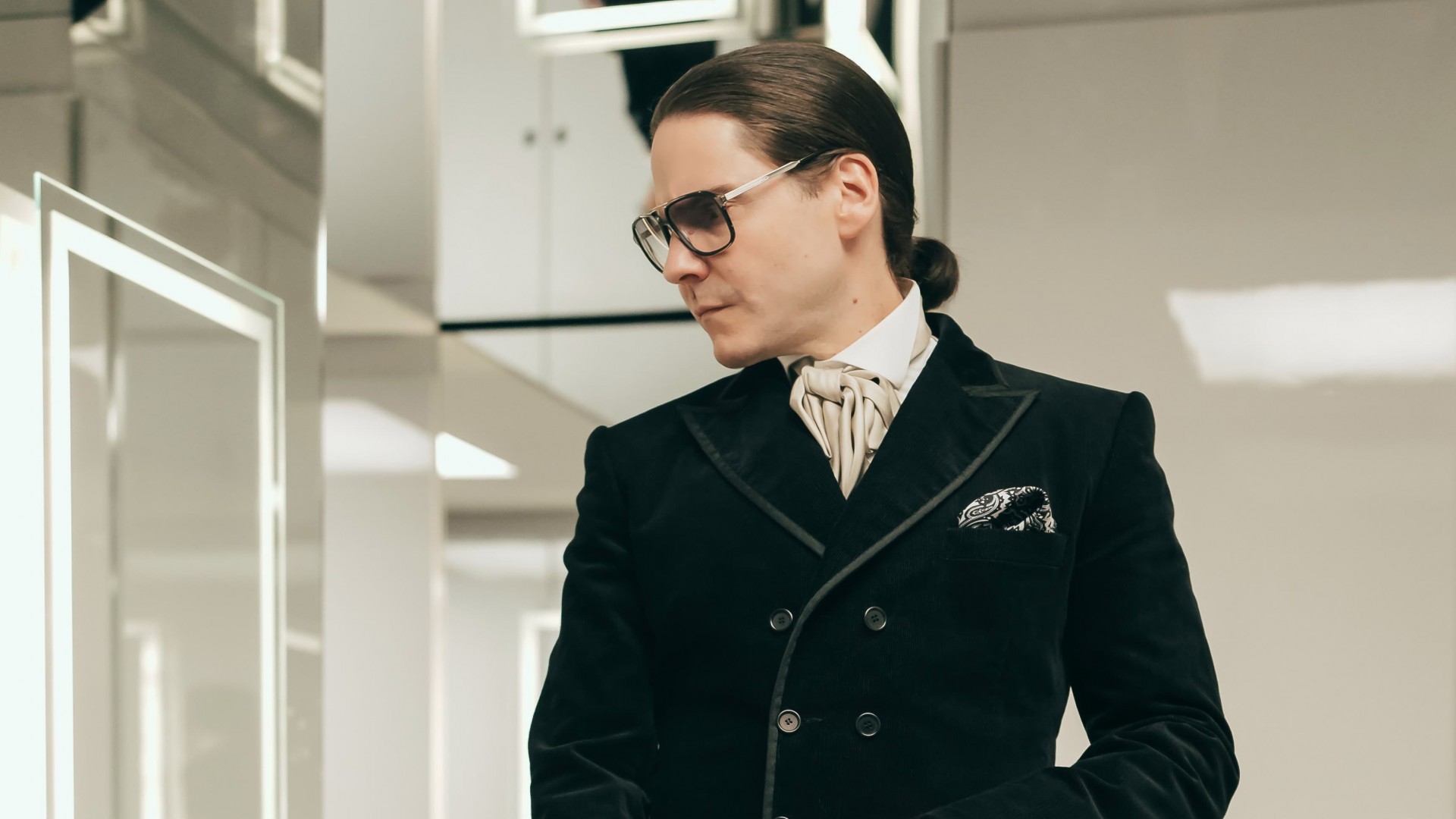 Becoming Karl Lagerfeld 1. Sezon 2. Bölüm